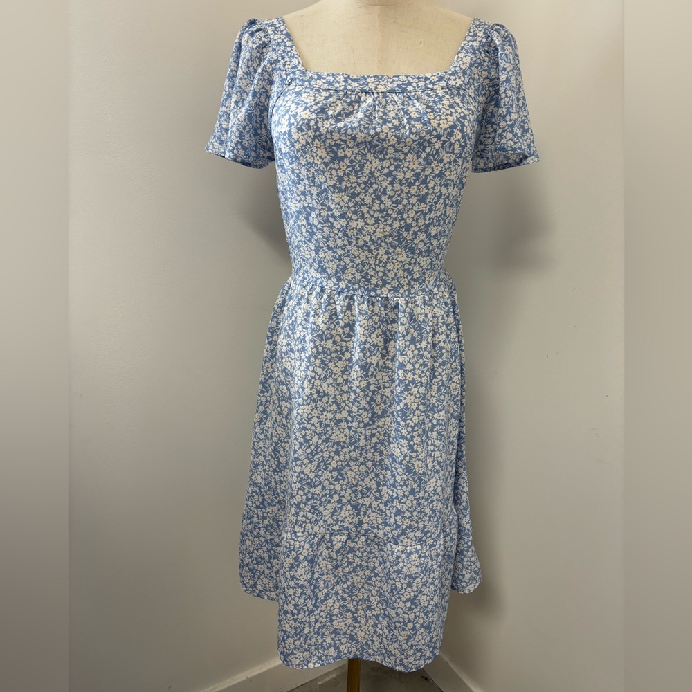 Monteau Blue w/ Daisy Pattern Square Neck Short Sleeve Dress